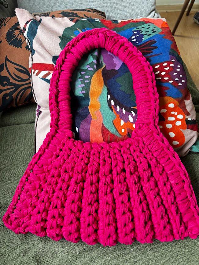 40 Crochet Shoulder Bags with Crossbody Bags, Tote Bags, and Bucket Bags 8 Crochet T-Shirt Yarn Shoulder Bag The Phoebe Bag Video