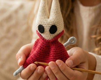 Wzór na szydełkowe amigurumi Hollow Knight & Hornet: samouczek DIY na pluszowego misia (PDF)