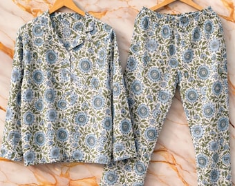 Komplet piżamowy z bawełny z nadrukiem ręcznym: kwiatowy indyjski komplet nocny z etui