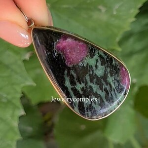 Naturlig rubin Ziosit ädelstenshänge, 925 sterlingsilver, present till en speciell person, handgjorda smycken