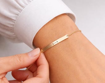 Personalized women's bracelet with engraved 14k stainless steel plaque – minimalist bar bracelet with name and date, perfect gift for women