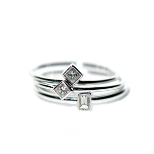 18K Diamant Petite Solitaire Stapelbarer Ring