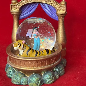 Vintage Disney Store Prinzessin Jasmin & Rajah Schneekugel | Aladdin seltenes Vitrinenstück im Ruhestand