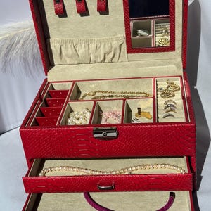 Vintage Style Red Crocodile Embossed 3-Tier Jewelry Box | Large Cantilever Organizer with Mirror & Drawers | High-Quality Faux Leather Vanit