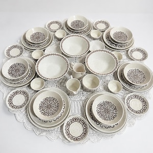 Vintage Biltons Staffordshire porslin | Brunprickiga tallrikar, skålar och serveringsskålar från 1970-talet | Tillverkad i England
