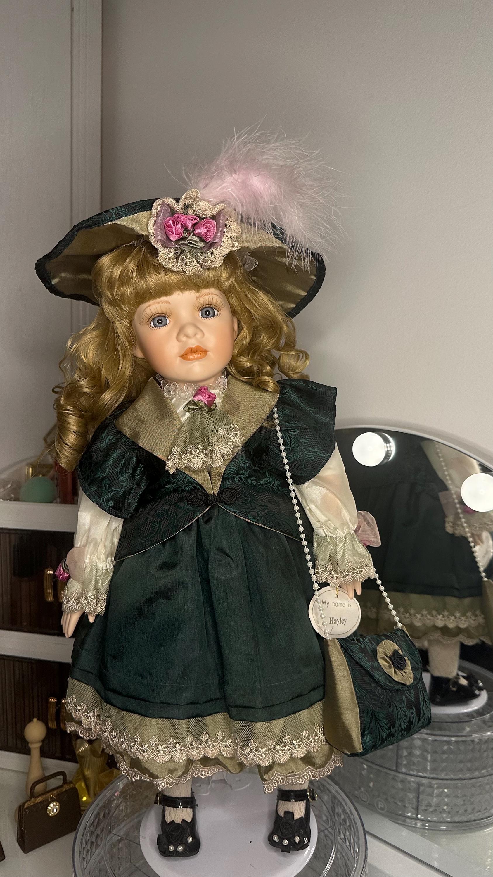 Porcelain doll green dress - Etsy France