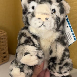 ユキヒョウの赤ちゃんのぬいぐるみ 9インチ WWF 世界野生動物