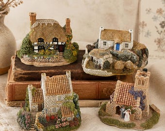Lilliput Lane Robins Gate Cottage: 1990 Vintage Miniature Figurine