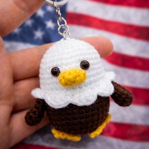 Amigurumi Bald Eagle Keychain Crochet Pattern – Patriotic USA 4th of July Decor (PDF Download)
