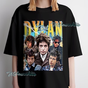 Può includere: T-shirt nera con un design retrò che presenta più immagini di Bob Dylan. La parola "Dylan" è visualizzata in un font vintage. Il design mostra il musicista in varie pose, creando un'atmosfera nostalgica.