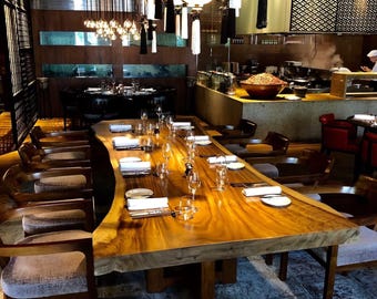 Mesa de conferencias con borde natural, mesa de comedor con borde natural, mesa grande de madera maciza, mesa de restaurante de lujo, mesa decorativa hecha a mano