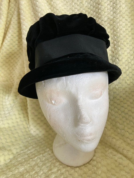 Ladies Black Velvet Vintage Hat - image 1
