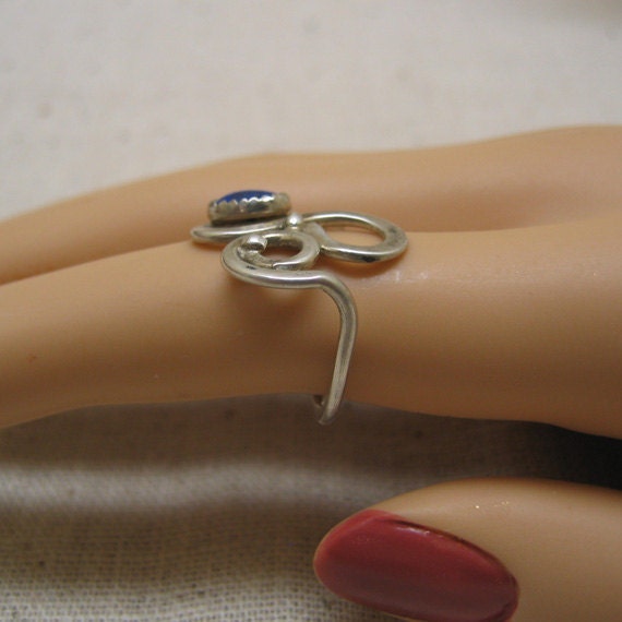 Vintage Sterling and Lapis Free Form Ring  Size 5… - image 4