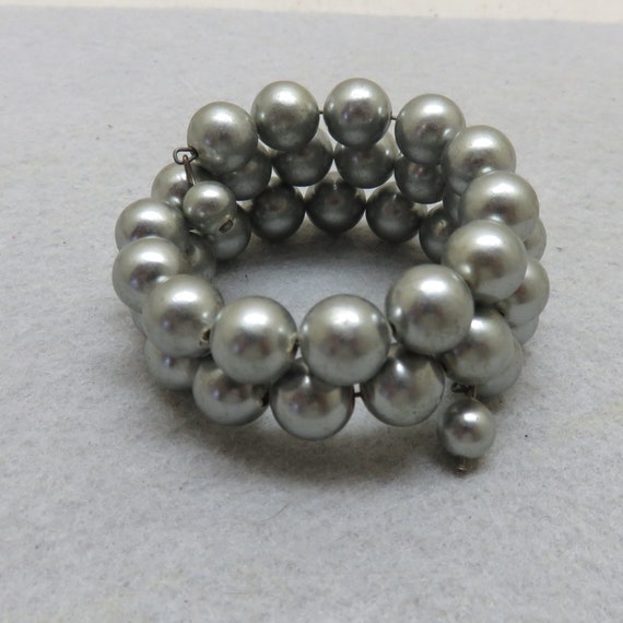 1950's Glamor Girl Wrap Around Gray Pearl Bracelet - image 1