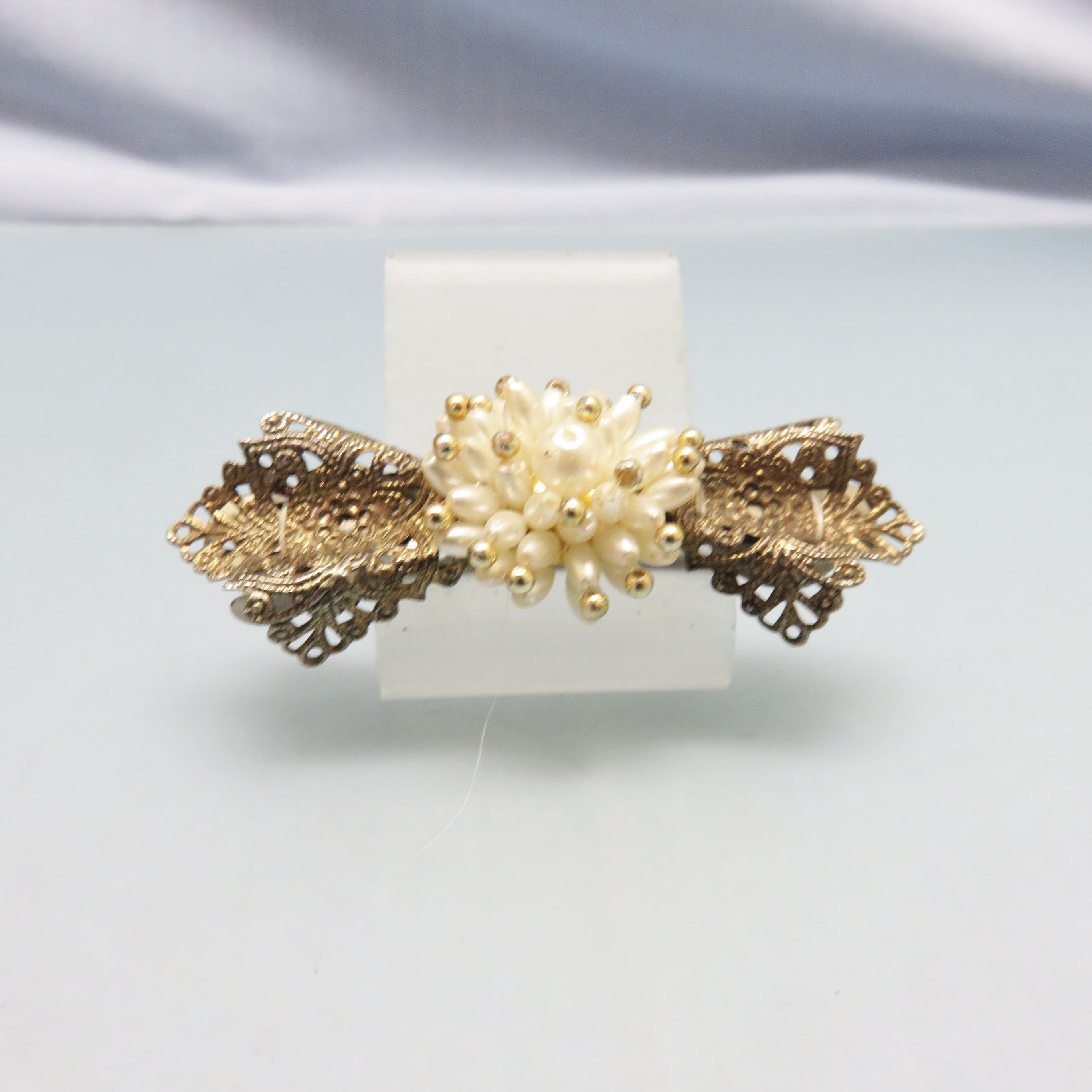 Vintage 1980s Faux Pearl and Gold Filigree Hair Barrette - Etsy display picture 2