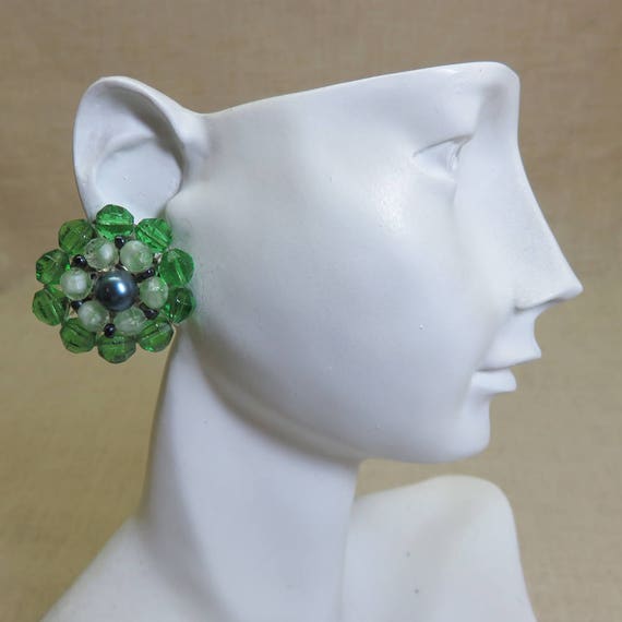 Vintage Green Glass and Pearl Clip On Beaded Earr… - image 2