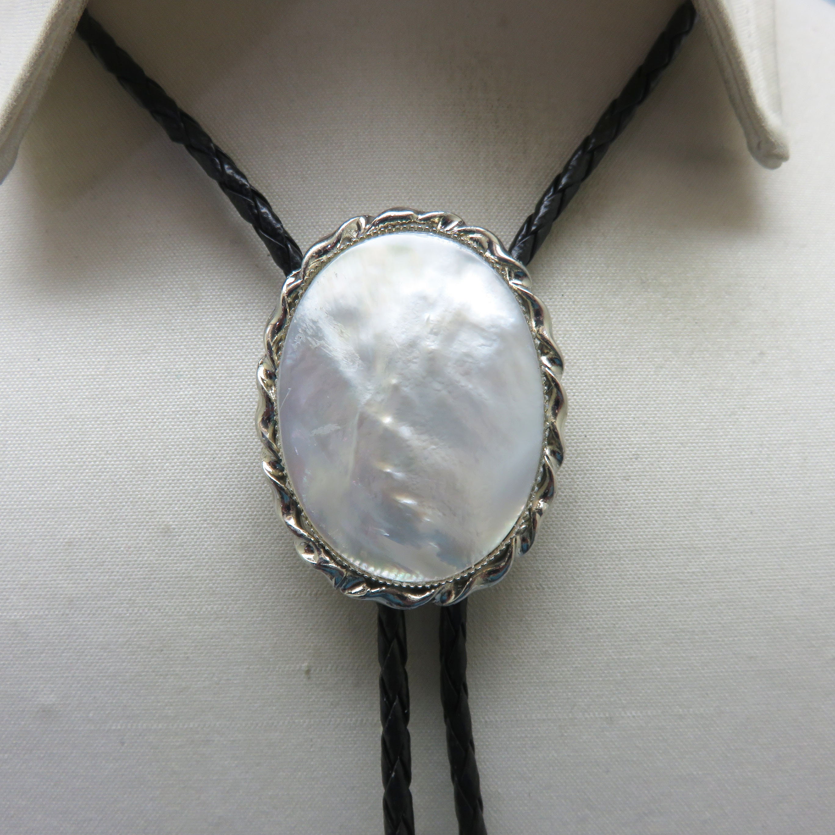 Dainty Mother of Pearl Heart Necklace Bolo Tie for Women 
