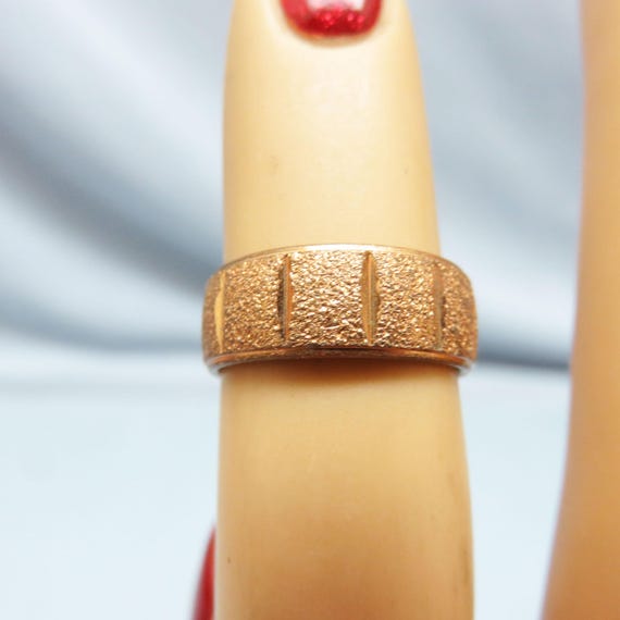 Vintage Solid Copper Ring: Size 5, Diamond Cut, 1… - image 1