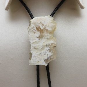 Big Slice White and Beige Agate Bolo Tie, Rockin&#39; JK