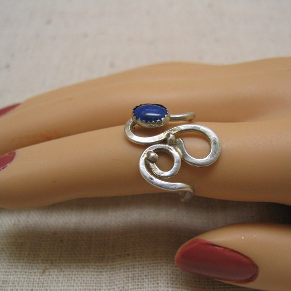 Vintage Sterling and Lapis Free Form Ring  Size 5… - image 2