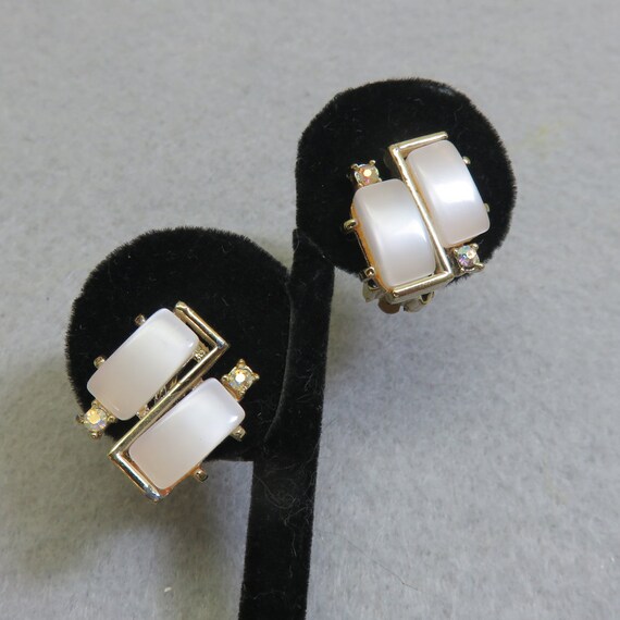 1960s Creamy White Rhinestone Lucite Clip Earrings - image 6