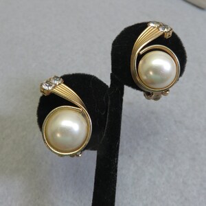 1960s Faux Pearl Clip On Earrings: Rhinestone Goldtone Metal