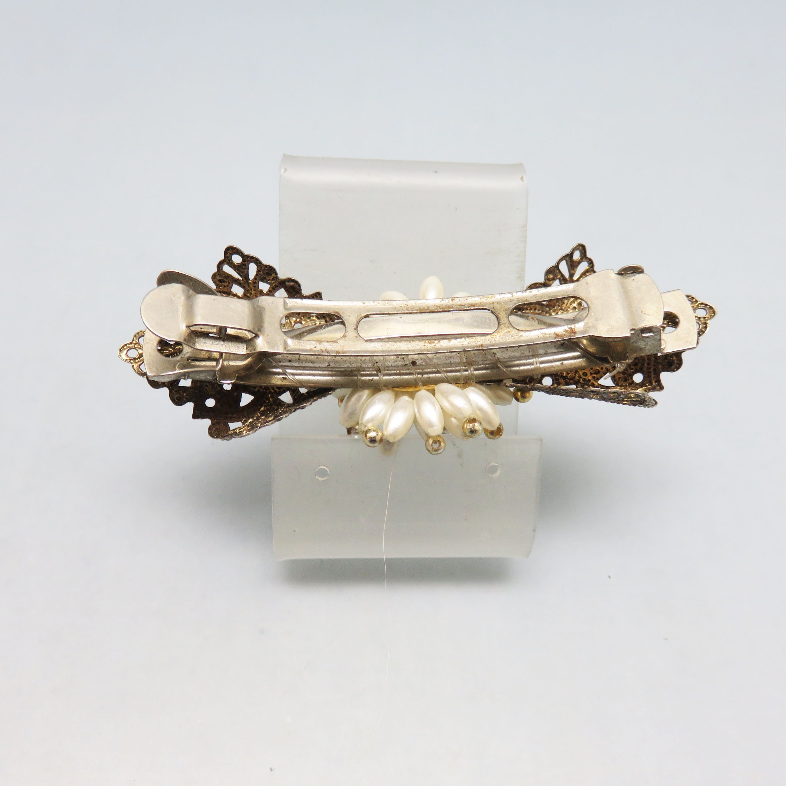 Vintage Gold Filigree Cameo Hair Barrette Accessory with Faux Pearls 1928 Jewelry Golden Floral Etched Faux Pearls Hair Barrette main image 3