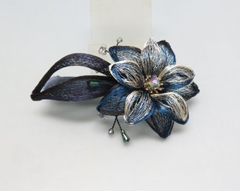 Floral Design Vintage Hair Barrette, Done in Silver and Blue Wire