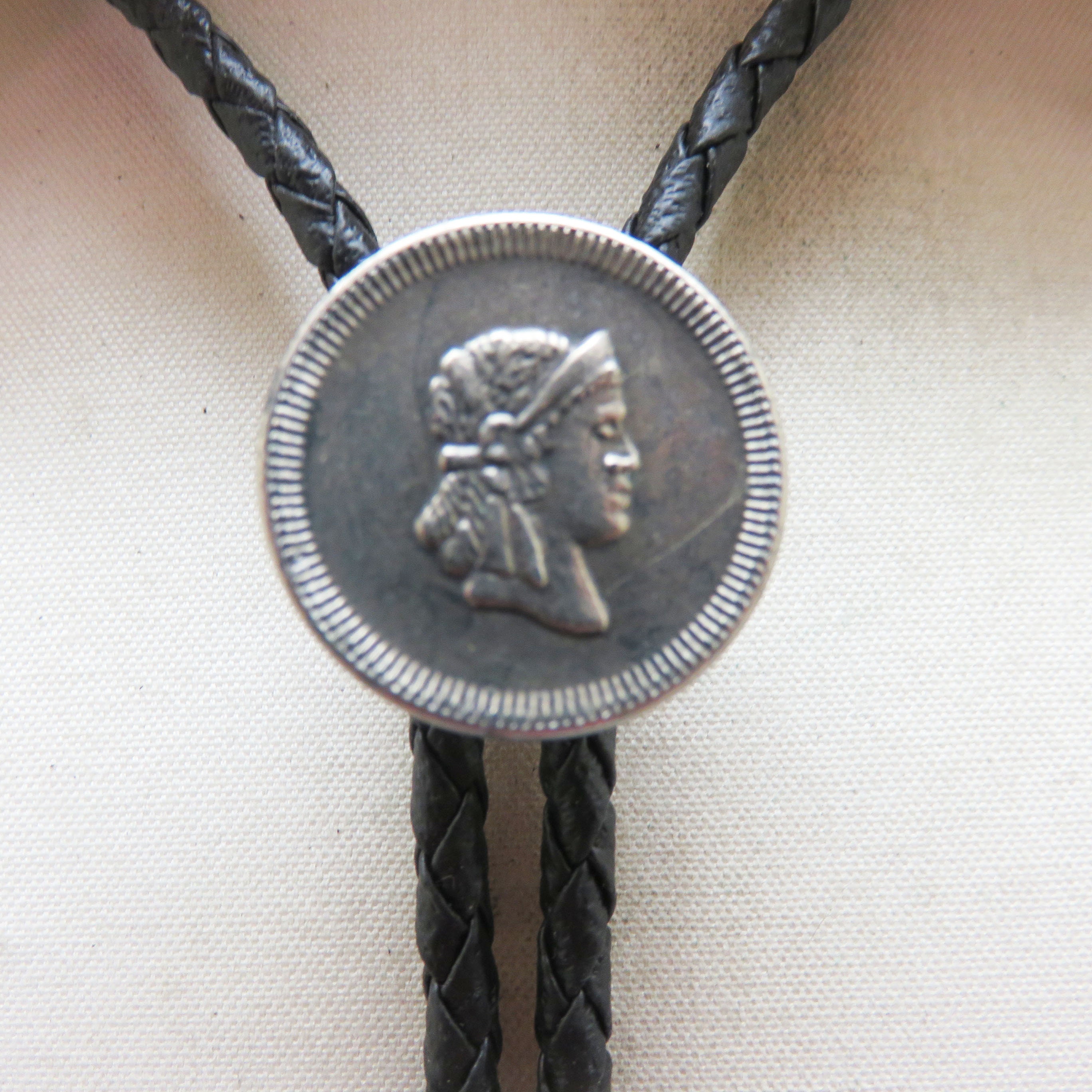 安い割引 Our Vintage 高価値】 in Roman Goddess Bolo Tie, Handmade 応援グッズ