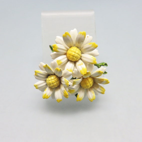 1960s Enamel Daisy Brooch: Vintage Flower Pin
