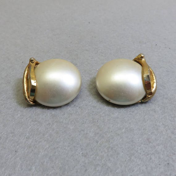 Ladies White Button Pearl Clip On Earrings, 1960 … - image 2