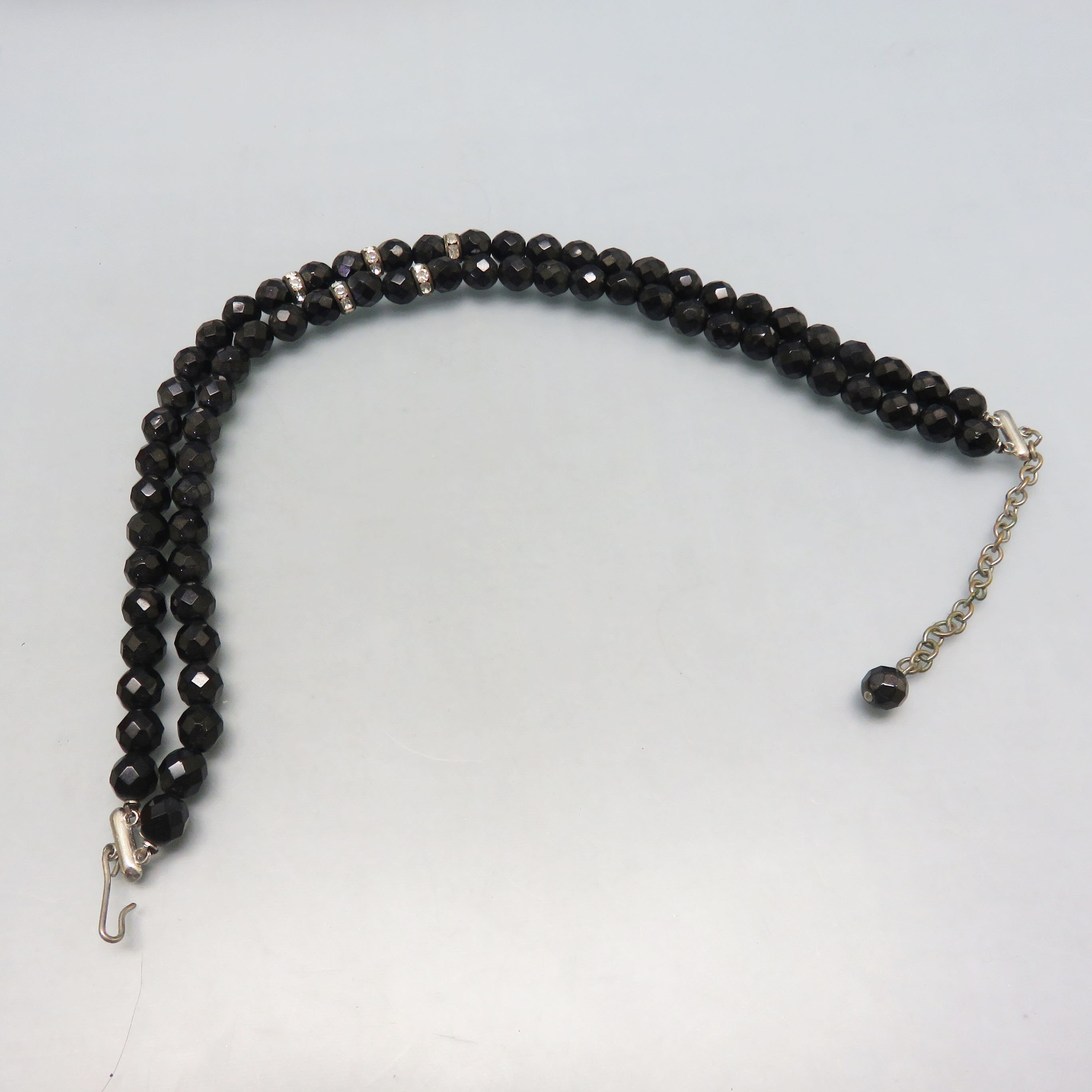 Collier Ancien En Perles De Verre Noir Facetté, Double Rangée - Occasion En Bon état