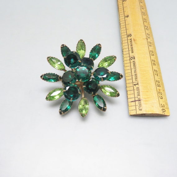 2 Color Green Rhinestone Sunburst Brooch, 1960s V… - image 4