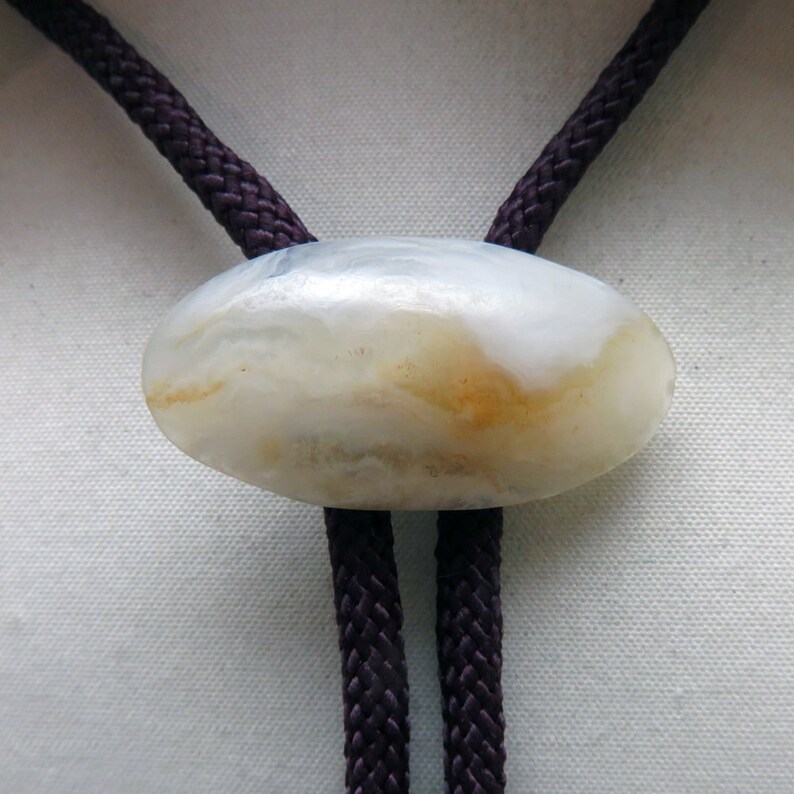 Vintage Cream and White Clambroth Colored Agate Bolo Tie Oval Agate Bolo Tie