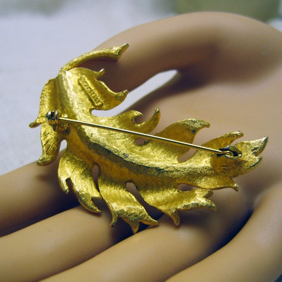 Gorgeous 1960's Gold Plated Oak Leaf Brooch - image 2