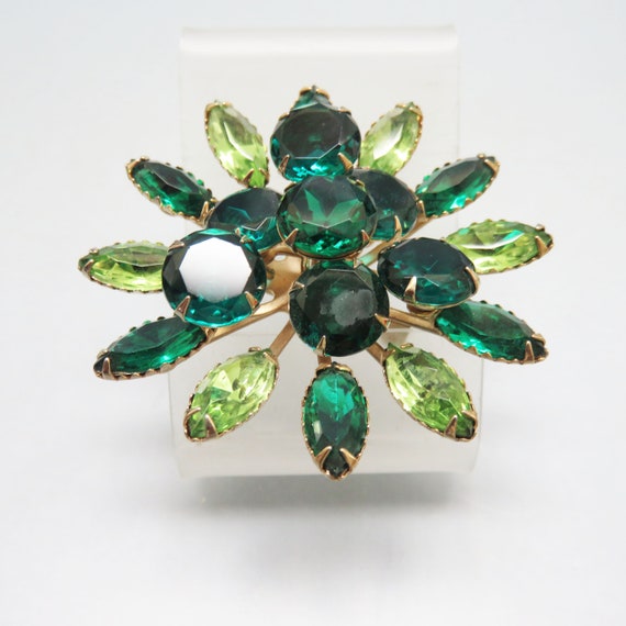 2 Color Green Rhinestone Sunburst Brooch, 1960s V… - image 1