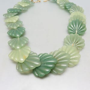 1960s Green Acrylic Leaf Necklace, Overlapping Botanical Statement Necklace, Vintage Jewelry*