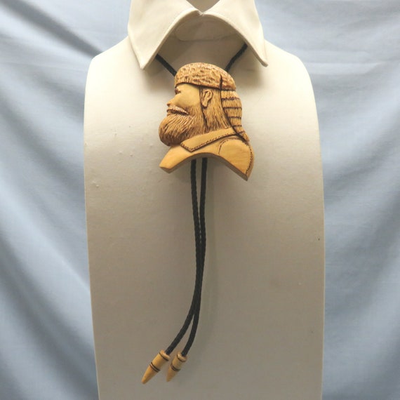 Vintage Hand Carved Daniel Boone  Bolo Tie, Ralph… - image 2