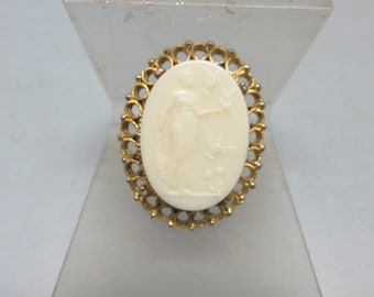 Adjustable White Glass Cameo Ring, Vintage, Size 6.50 to 9*