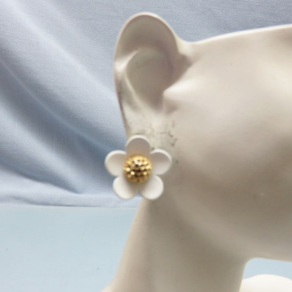 Vintage White Enamel Flower Pierced Earrings, Per… - image 5