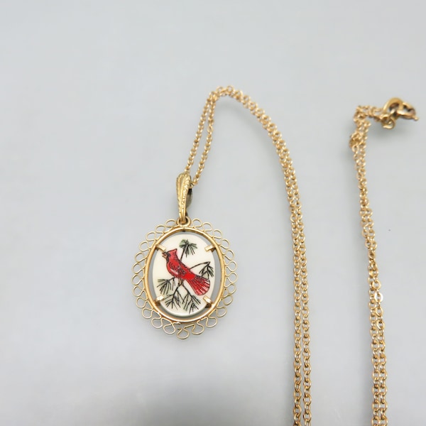 Vintage Krementz Scrimshaw on Resin Necklace , Cardinal or Red Bird, Goldplated Chain and Setting