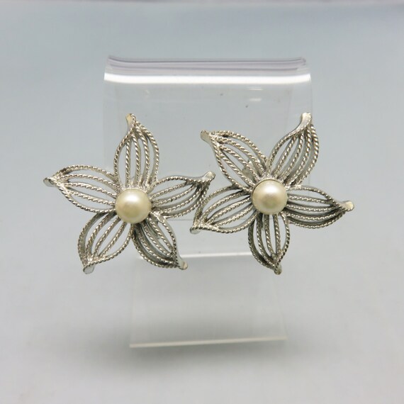 Sarah Coventry Silver Anemone Flower Clip Earring… - image 1