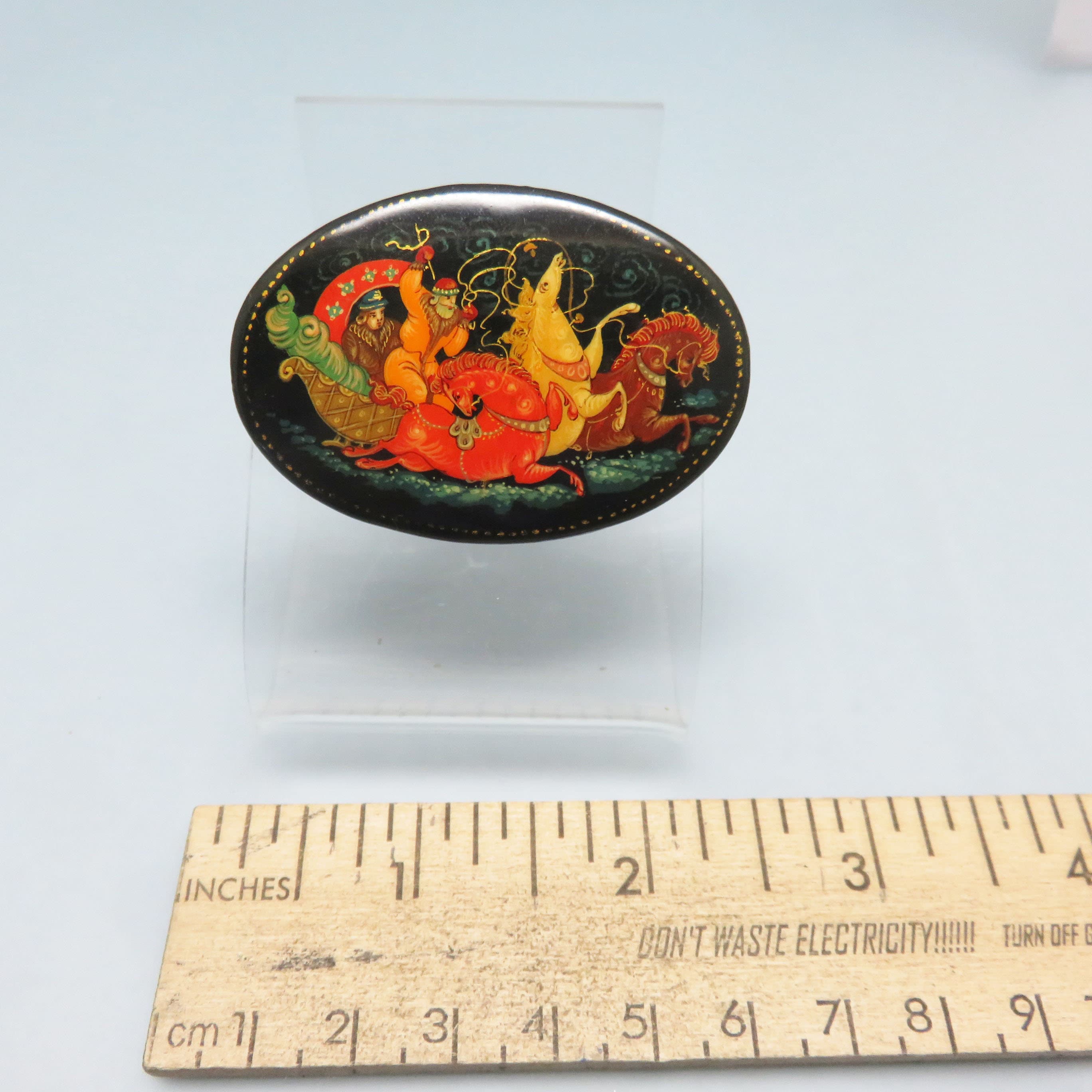 3961⭐️スモーキーブロッチ⭐️小中輪⭐️アンティークカラー⭐️コンパクト⭐️広瀬⭐️ Vintage Russian Hand Painted Wooden Brooch, Zhostovo Tole Painted