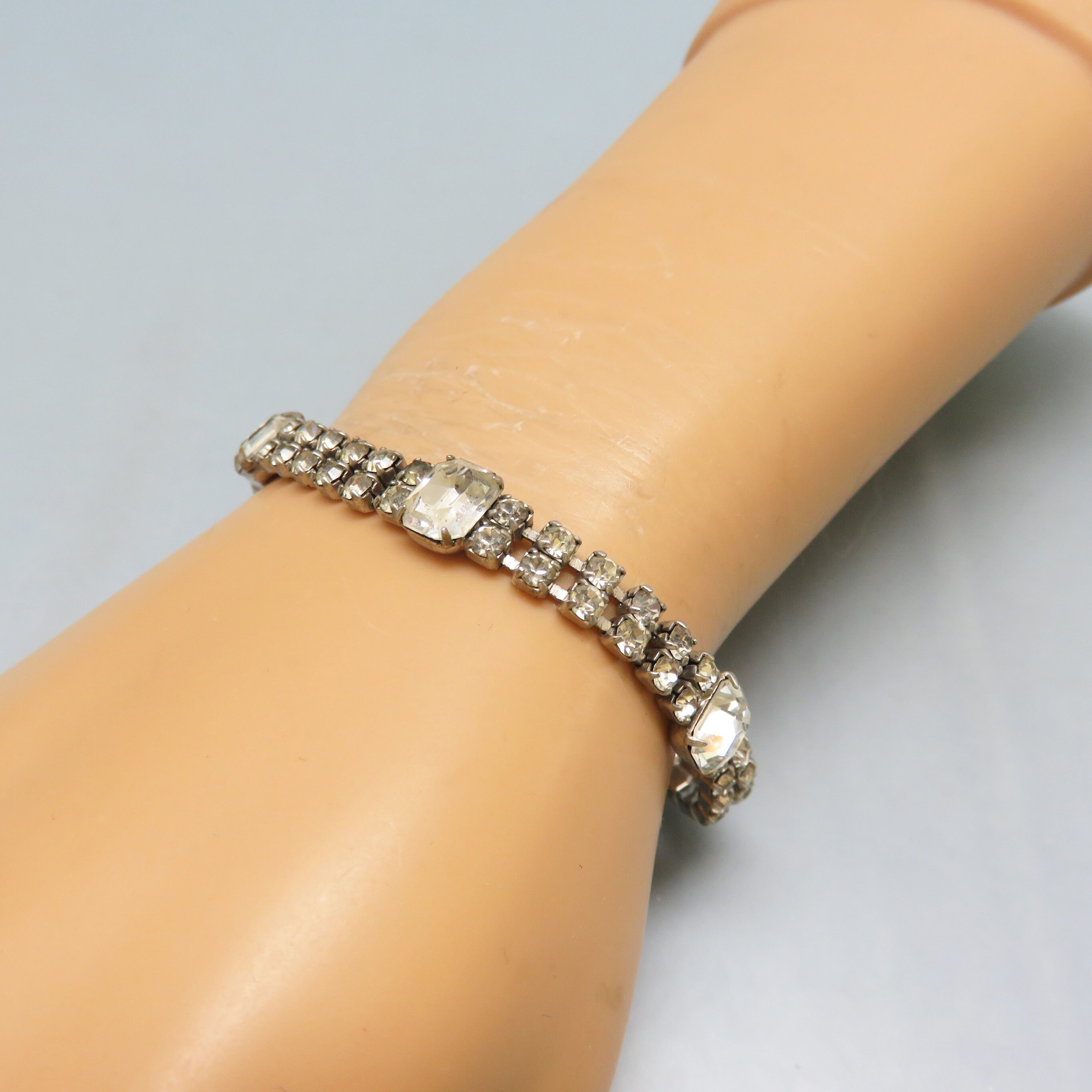【1960’s】 SRO Alum rhinestone decorated Rhinestone Stretch Metal Bracelet - Vintage 1960's Silver
