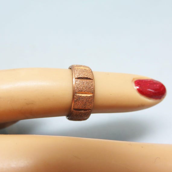 Vintage Solid Copper Ring: Size 5, Diamond Cut, 1… - image 2