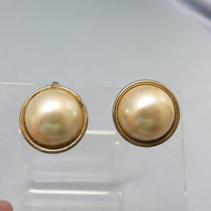 Vintage Faux Pearl Clip On Earrings: 1960s Gold Tone