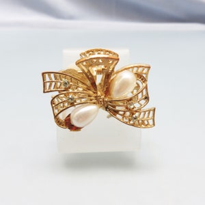Vintage Sweet Faux Pearl Bow Hair Clip or Barrette,  Golden Metal