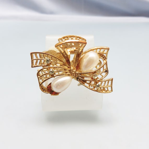 Gold-Tone Bow Hair Clip with Pearl Accent Vintage Gold Bow Hair Clip With Faux Pearl Accent | eBay main image 3
