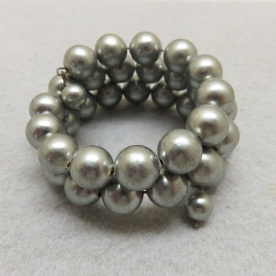 1950's Glamor Girl Wrap Around Gray Pearl Bracelet - image 2