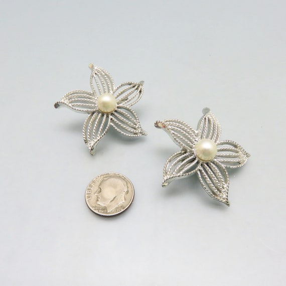 Sarah Coventry Silver Anemone Flower Clip Earring… - image 5